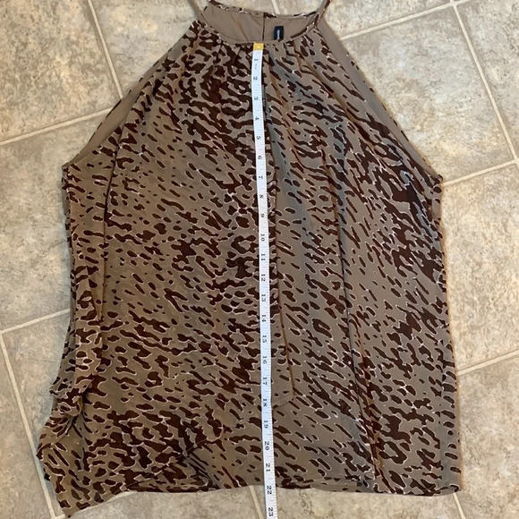 Walter Baker Animal Print sleeveless blouse Large olive green - Picture 6 of 12